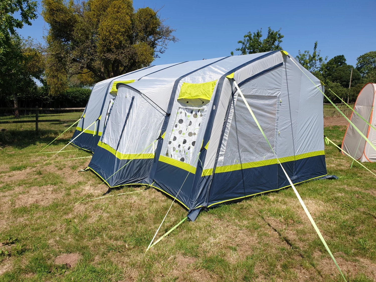OLPRO Home 5 Berth Inflatable Family Tent 3 OLPRO Home 5 Berth Inflatable Family Tent - Image 3